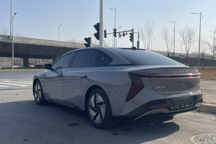 红旗EH7 2025款 640 四驱 智选版车身外观6003