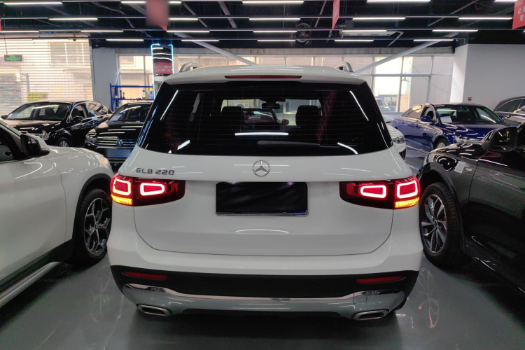 奔驰GLB 2022款 GLB 220 动感型车身外观6