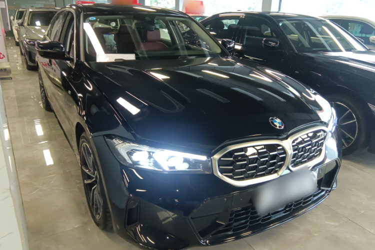 宝马3系 2025款 325i M运动套装车身外观3