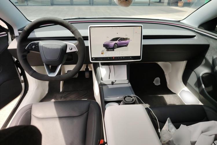 特斯拉 Model 3 2023款 长续航全轮驱动版中控内饰7002