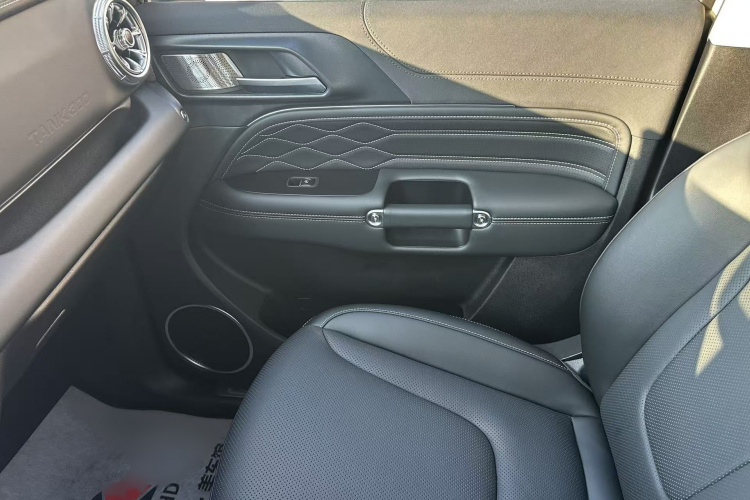 坦克300 2025款 2.4T 柴油版中控内饰7007