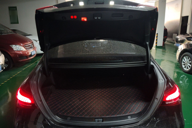 奔驰E级新能源 2023款 E 350 e L 插电式混合动力运动轿车局部细节23