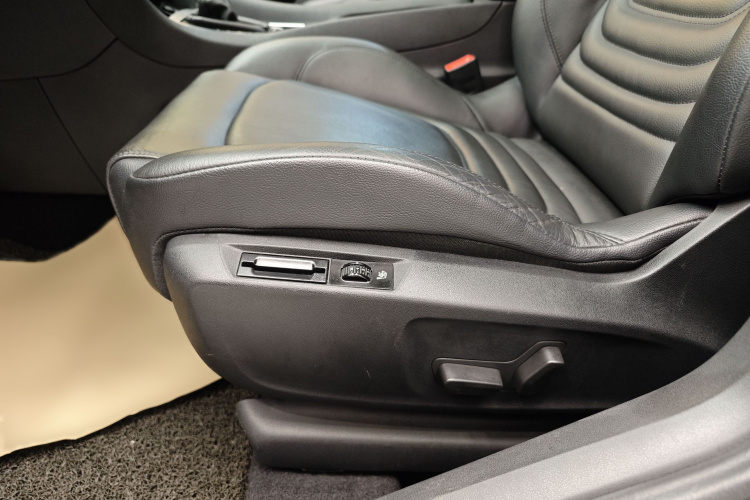 DS 5LS 2016款 1.6T 豪华版THP160中控内饰7011