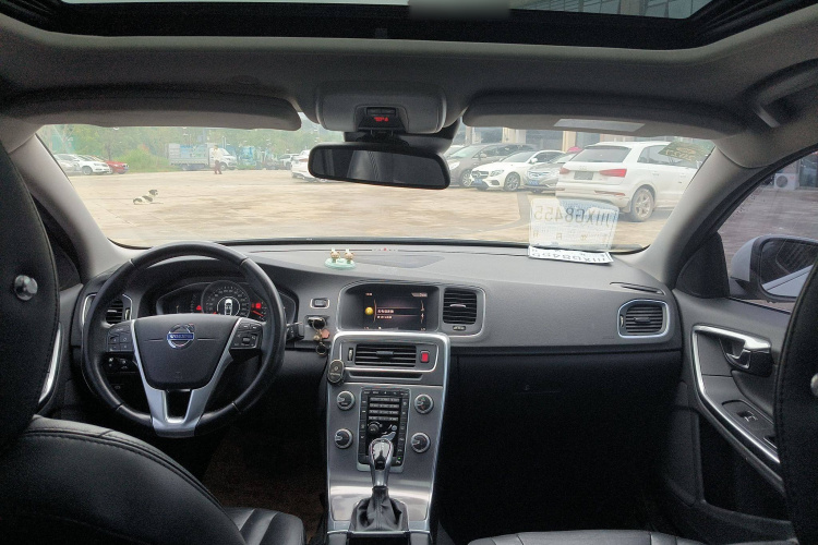 沃尔沃S60 2018款 S60L T3 智进版中控内饰7003