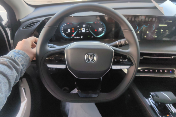 长安 逸动 2024款 PLUS 蓝鲸NE 1.4T GDI DCT高能版中控内饰13