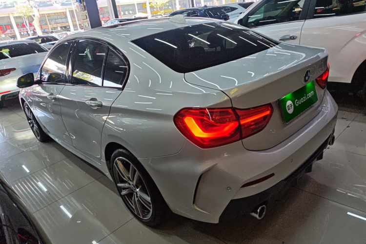 宝马1系 2019款 120i 领先型M运动套装车身外观4