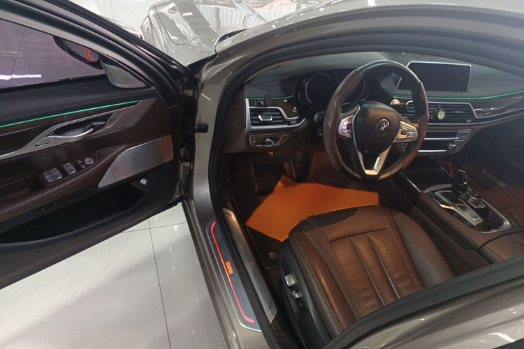 宝马7系 2018款 730Li 领先型 卓越套装中控内饰7003