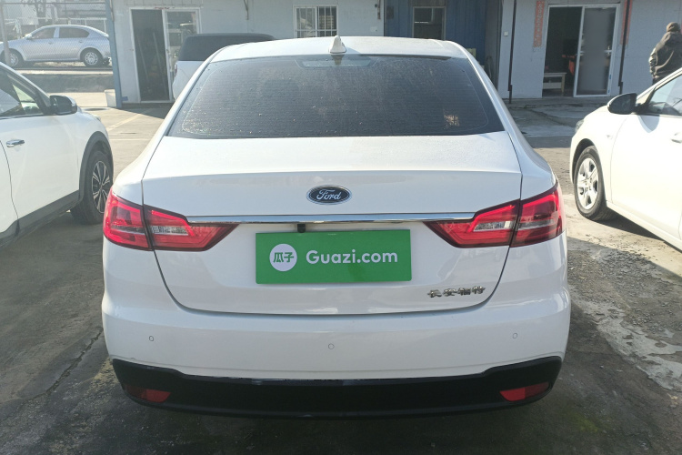 福特 福睿斯 2019款 1.5L 自动质享型车身外观6