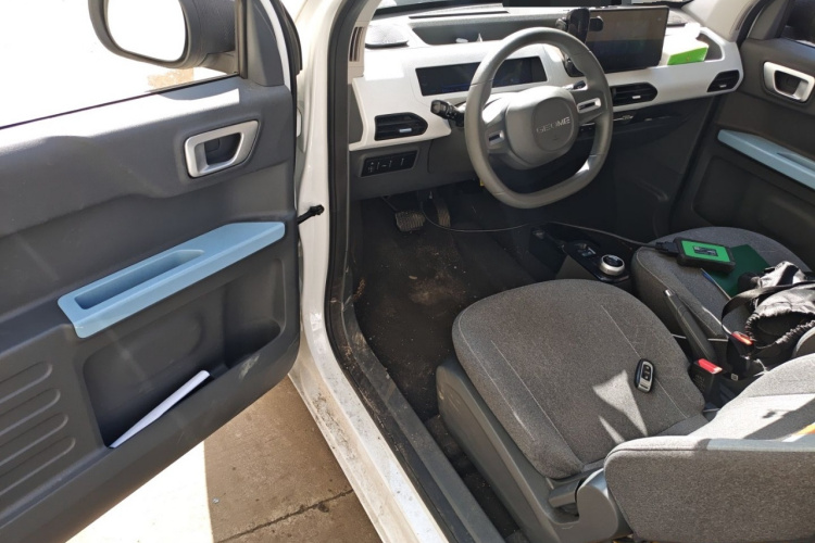 吉利银河 2024款 熊猫mini 200km 耐力熊中控内饰7003