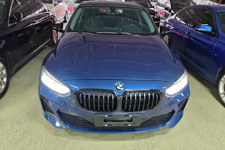 宝马1系 2021款 120i M运动曜夜版车身外观6001