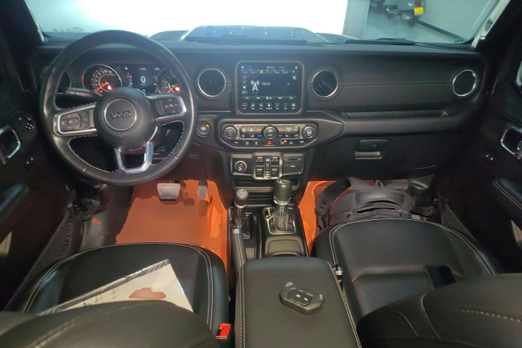 Jeep 角斗士 2022款 3.6L 先行版中控内饰7002