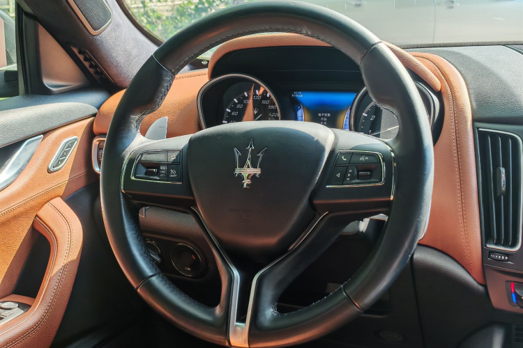 玛莎拉蒂 Levante 2018款 3.0T 标准版中控内饰7005
