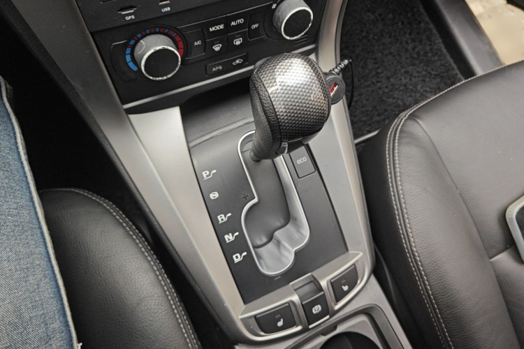 雪佛兰 科帕奇(进口) 2011款 2.4 AT 7座豪华版局部细节18