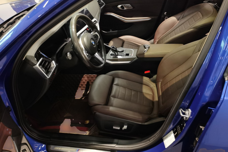 宝马3系 2020款 325i M运动套装中控内饰19