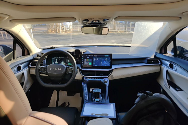 领克06 2023款 Remix 1.5T Shero中控内饰12