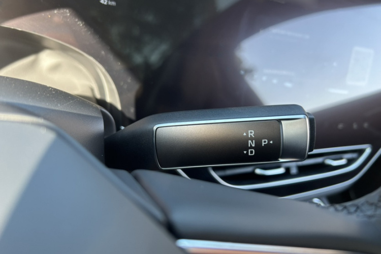 飞凡汽车 飞凡R7 2025款 长续版中控内饰7012