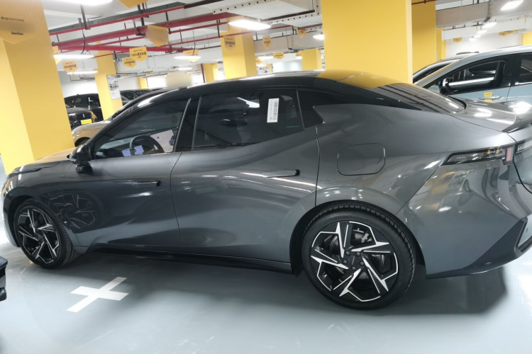 领克07 2024款 EM-P 126长续航 Halo车身外观6003