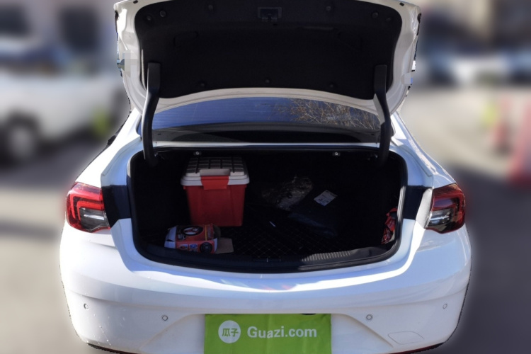 别克 君威 2019款 20T 精英型 国V中控内饰23