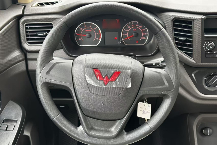 五菱汽车 五菱宏光V 2022款 1.5L劲取版电动助力LAR中控内饰7002