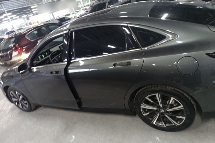 长安 逸动 2024款 1.5T GDI自动 旗舰型车身外观4