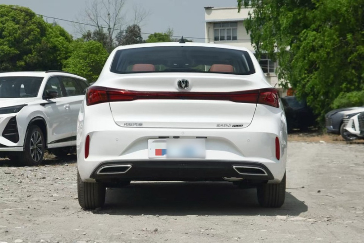 长安 逸动 2025款 PLUS 1.4T 双离合高能版车身外观6002