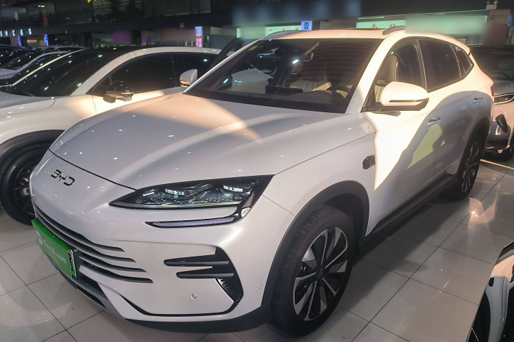 比亚迪 宋PLUS新能源 2025款 DM-i 智驾版 112KM 尊荣型车身外观1