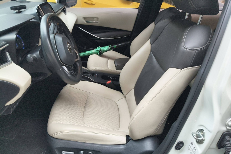 丰田 卡罗拉 2019款 双擎 1.8L E-CVT旗舰版局部细节19