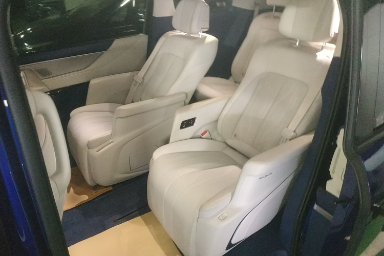 别克GL8新能源 2024款 陆尊 奢享版 6座中控内饰21