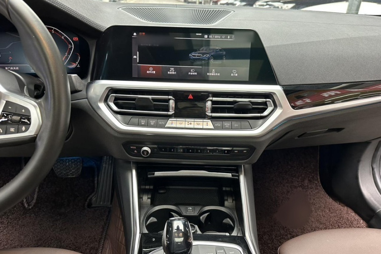 宝马3系 2020款 320Li M运动套装中控内饰7001