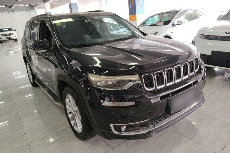 Jeep 大指挥官 2020款 2.0T 两驱精英版车身外观3