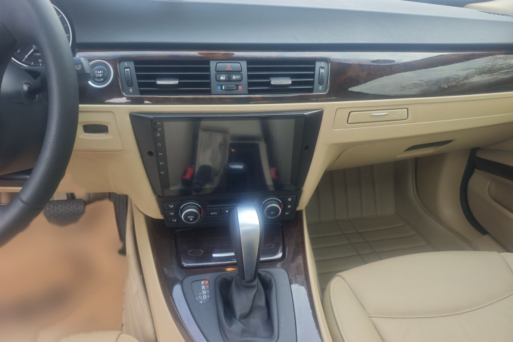 宝马3系 2012款 320i 时尚型局部细节16