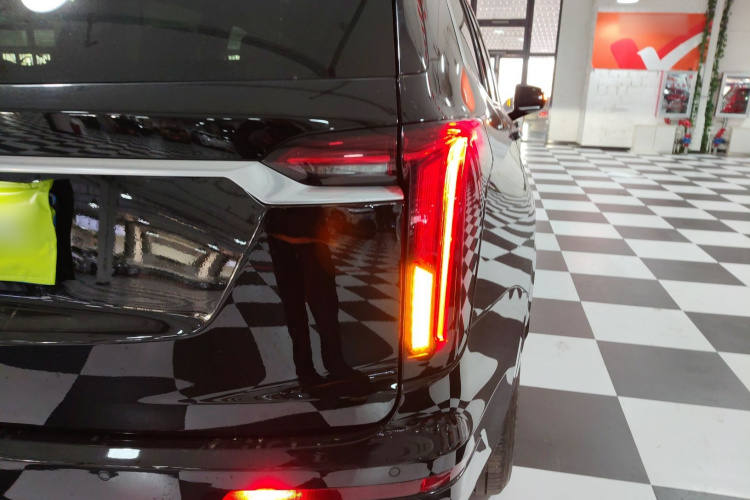 凯迪拉克XT6 2022款 2.0T 六座四驱风尚型车身外观9