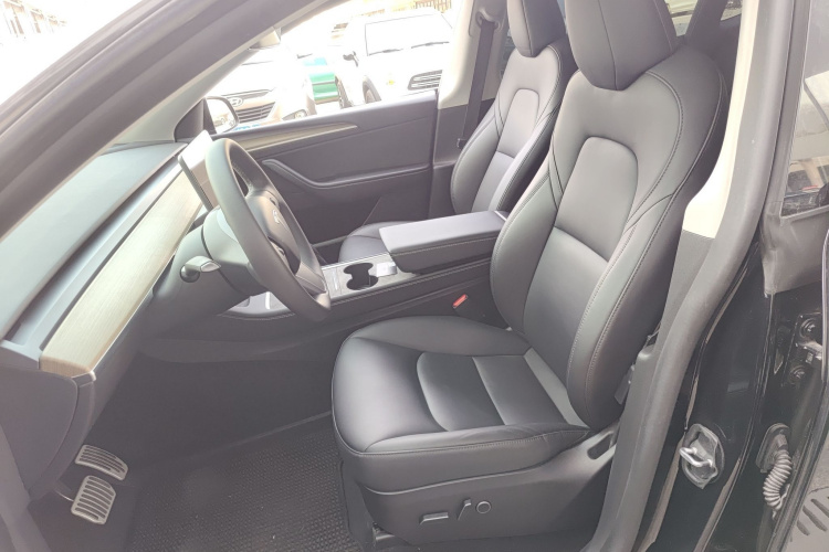 特斯拉 Model Y 2022款 改款 后轮驱动版中控内饰19