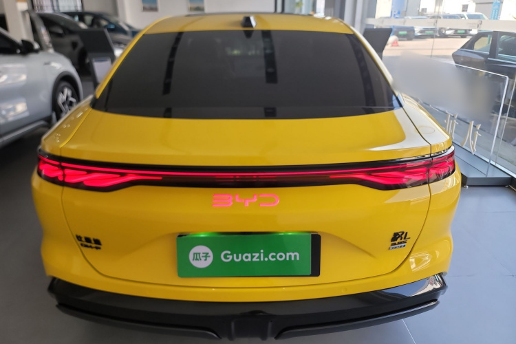 比亚迪 汉L 2025款 DM-p 四驱激光雷达旗舰型车身外观6