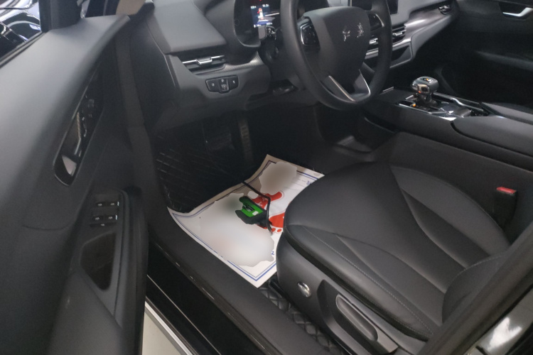 红旗E-QM5 2022款 431km 充电乐享版中控内饰19