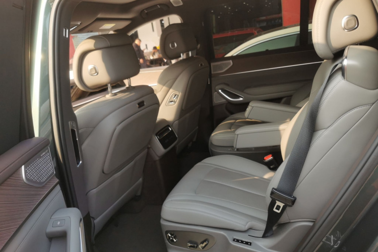 腾势N9 2025款 尊荣型中控内饰7004