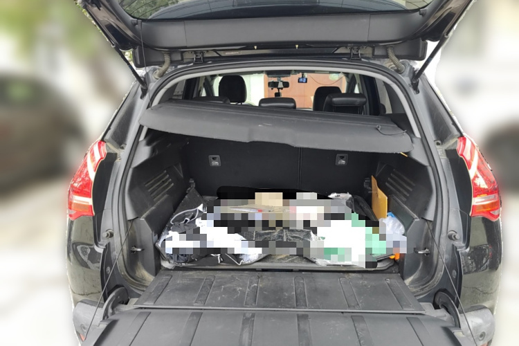 标致3008 2013款 2.0L 自动潮流版中控内饰23