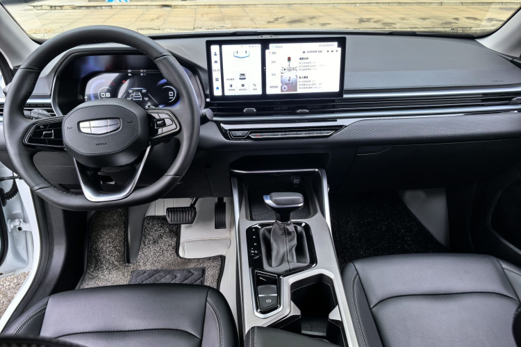 吉利汽车 帝豪 2025款 第4代 1.5L CVT龙腾版中控内饰7006