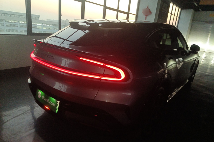 小米汽车 小米YU7 2025款 超长续航高性能四驱Max版车身外观7
