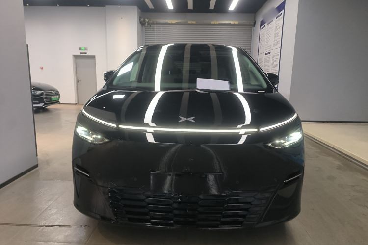 小鹏X9 2025款 650长续航 Max车身外观2