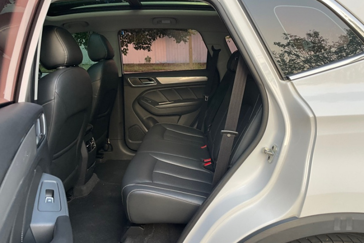 荣威RX5 2019款 20T 两驱自动Ali智联网铂金版中控内饰7004