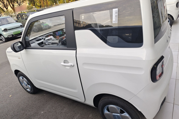 吉利银河 2024款 熊猫mini 200km 耐力熊车身外观4