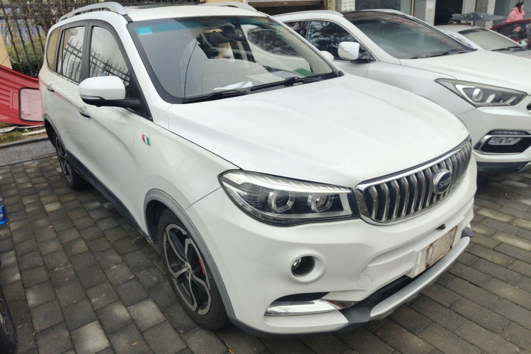 SWM斯威汽车 SWM斯威X7 2016款 1.5T 手动豪华型 7座车身外观3