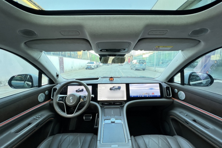 鸿蒙智行 问界M9 2024款 增程 Ultra版 52kWh 5座版中控内饰7003