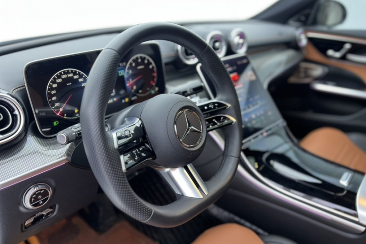 奔驰C级 2023款 改款 C 260 L 皓夜运动版中控内饰7006