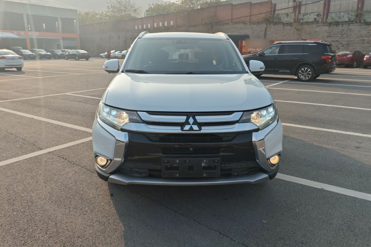 三菱 欧蓝德 2018款 2.4L 四驱豪华版 7座车身外观2