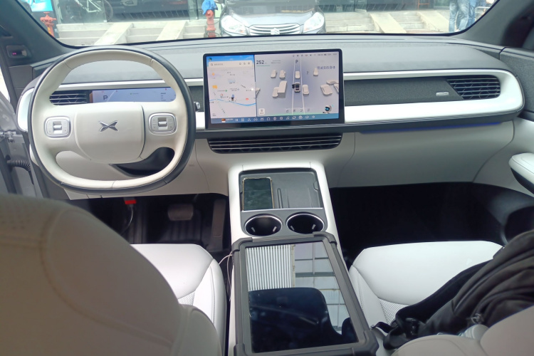 小鹏G6 2023款 580 长续航 Pro中控内饰7002