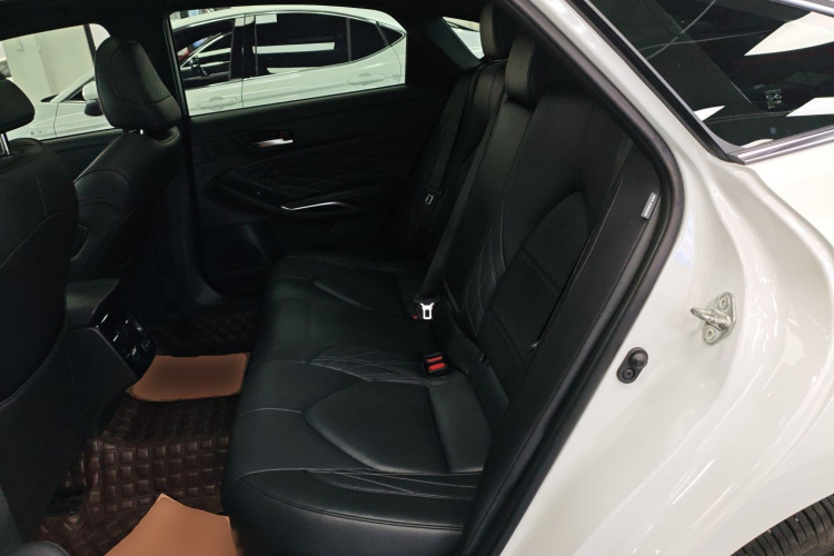 丰田 亚洲龙 2023款 双擎 2.5L XLE尊贵版中控内饰7004