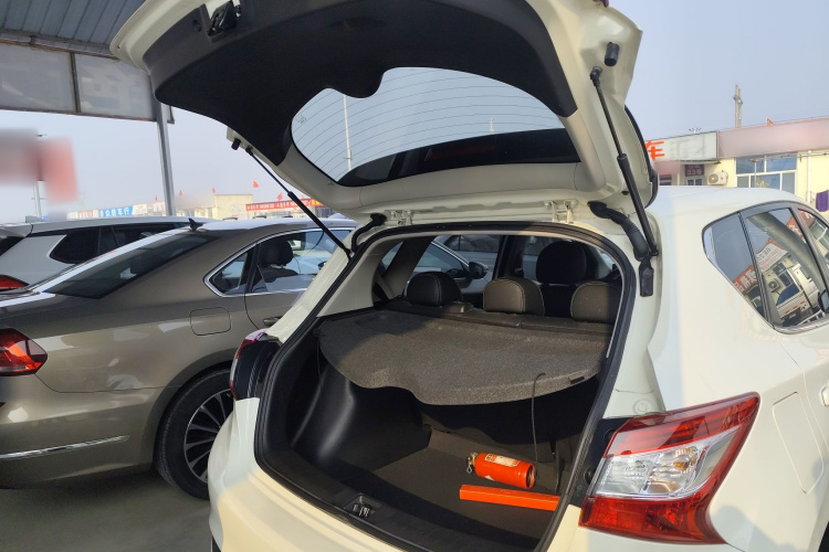 日产 骐达TIIDA 2016款 1.6L CVT智尊版机舱底盘23