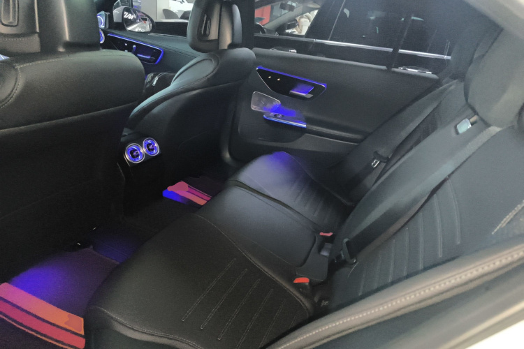 奔驰C级 2023款 C 260 L 运动版中控内饰21